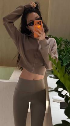 ‘레깅스 여신’ 손나은, 봐도봐도 놀라운 종잇장 몸매