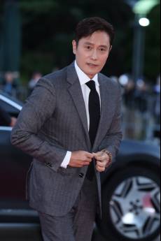 이병헌, 美 골든글로브 남우주연상 수상 불발… 수상은 티모시 샬라메