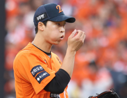 '아무리 시범경기지만…' 최대 78억 FA 엄상백, 롯데전 4이닝 10피안타 7실점 난타 [IS 냉탕]