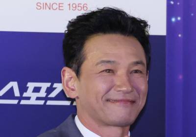 [포토] 황정민, 귀여운 손가락 하트