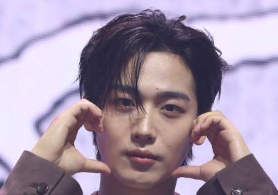 [포토] 위아이 김요한, 강렬한 눈빛으로 날리는 볼하트