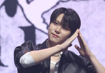 [포토] 위아이 김동한, '홈' 포즈~