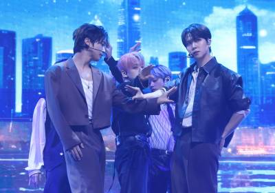 [포토] 위아이, 새파란 조명 아래