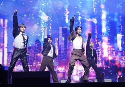 [포토] 위아이, 멋진 '홈' 무대