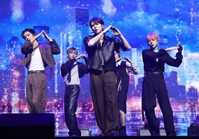 [포토] 위아이, 이게 바로 '홈' 안무