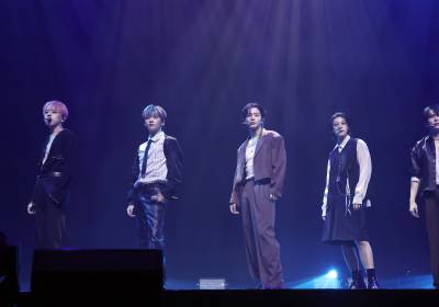 [포토] 위아이, 분위기 넘치는 엔딩