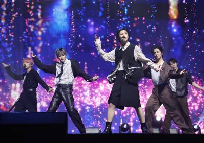 [포토] 위아이, 화려한 무대