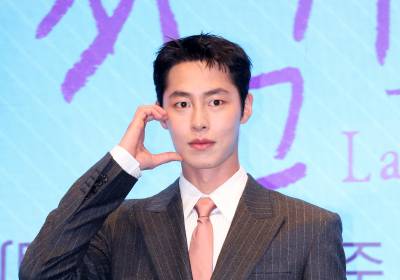 [포토]이재욱, 거수경례 같은 볼하트