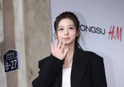 [포토] 엔믹스 설윤, 시크한 언니의 손인사