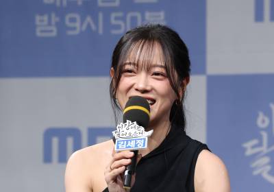 [포토] 인사말 하는 강세정