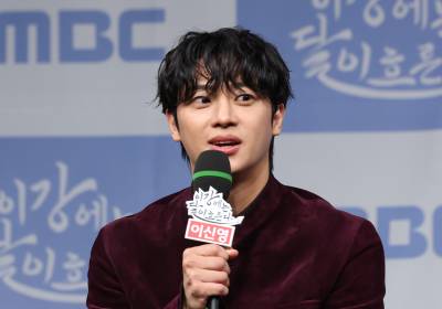 [포토] 인사말 하는 이신영