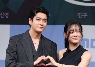 [포토] 강태오-김세정, 커플 하트