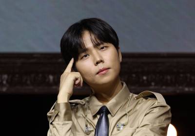 [포토] 정승환, 더블 타이틀곡 '행복은 어려워' 포즈