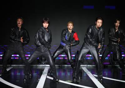 [포토] 82메이저, '트로피' 무대