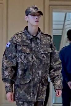 차은우, 군복 입어도 완벽 비주얼 그대로… 이런 소두 또 없네 [IS하이컷]