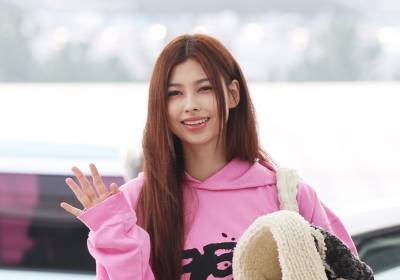 [포토] 앳하트 미치, 예쁜 미소로 흔드는 손