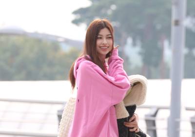 [포토] 앳하트 미치, 우월한 피지컬 뽐내며 공항 런웨이