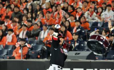 '4번째 정상' LG, 한화 꺾고 2년 만 통합 우승