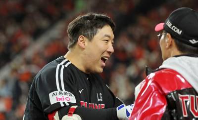 주장의 '이 홈런'...LG 트윈스 '우주의 기운' 시작이었다