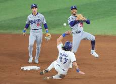 김혜성 극적 데뷔! LA 다저스, 연장 끝 우승