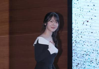 [포토] 아름다운 분위기 풍기며 입장하는 조윤수