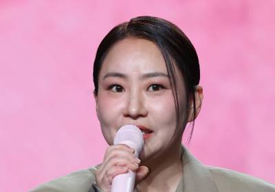 [포토] 인사말 하는 어반자카파 조현아