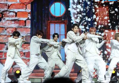 [포토] 아홉, 청량감 가득한 무대