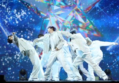 [포토] 아홉, 빠져드는 멋진 무대