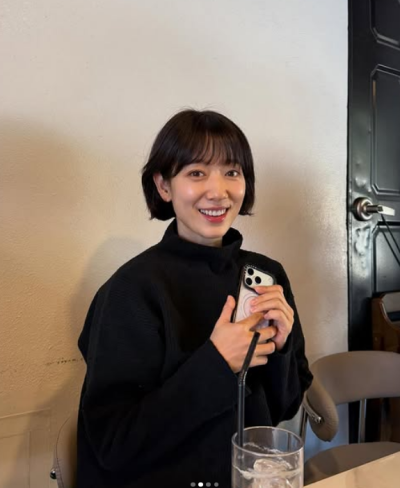 ‘아들맘’ 박신혜, ‘똑단발’로 완성한 리즈 비주얼 [AI 포토컷]