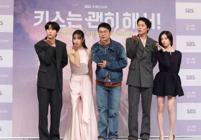 [포토] '키스는 괜히 해서!', 키스 포즈 우~