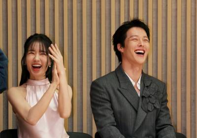 [포토] 안은진-장기용, 다른 배우들 포토타임은 즐거워~