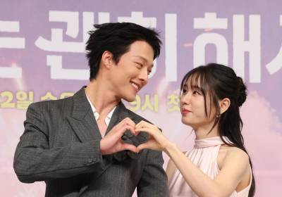 [포토] 안은진-장기용, 설레는 눈빛교환