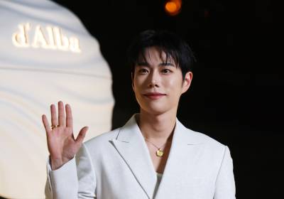 [포토] 손인사 포즈 취하는 레오제이