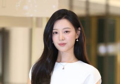 [포토] 김지원, 시크한 매력에 빠져들어