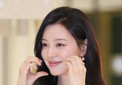 [포토] 김지원, 볼하트에 심장이 쿵