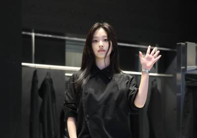 [포토] 최희진, 손인사도 멋스럽게