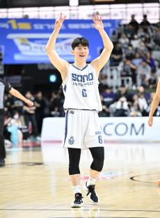 소노 '빅3' 52점 폭발…KT 제압하고 2연패 탈출