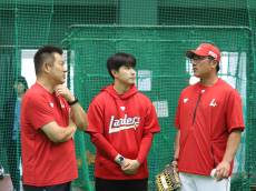 "소소소!(そうそうそう)" SSG 가고시마 캠프에 NPB 403홈런 '전설'이 떴다