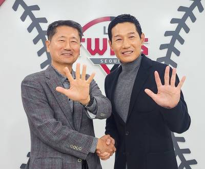 '역대 최고 30억 계약' 염경엽 감독은 왜 손가락 5개를 폈나 [IS 포커스]