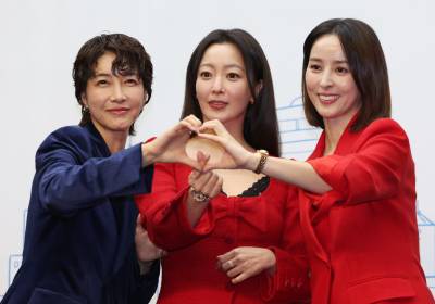 [포토] 진서연-김희선-한혜진, 절친 '미녀 삼총사' 케미 기대해 주세요