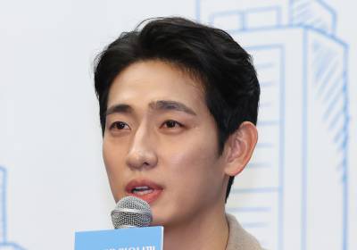 [포토] 인사말 하는 윤박