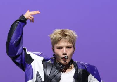 [포토] 엠빅 첸, 금빛 안무