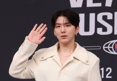 [포토] 몬스타엑스 기현, 프린스의 멋진 손인사