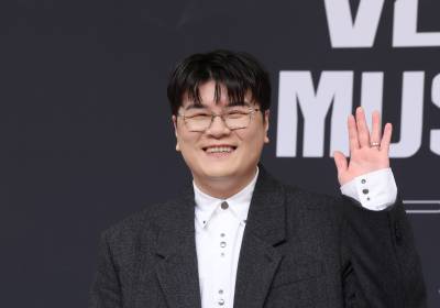 [포토] 신용재, 갓용재의 손인사