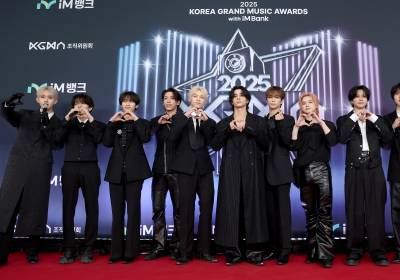 [포토]아이앤아이, 포토월을 가득 채우는 블랙카리스마