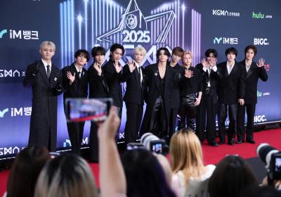 [포토]아이엔아이,'팬들 안녕'