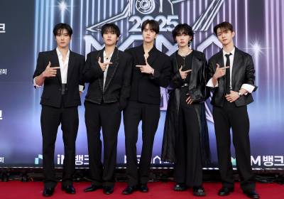 [포토]더보이즈, 등장부터 함성 유발