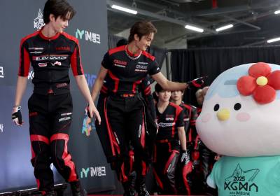 [포토]크래비티, 여유넘치는 등장