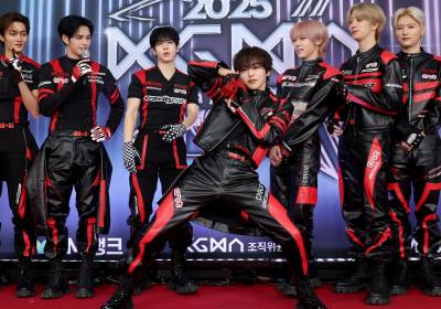 [포토]크래비티 형준, 이게 센터의 힘