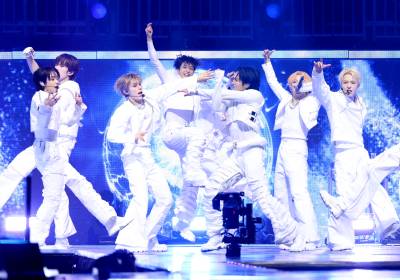 [포토] 싸이커스, 무대를 사로잡는 퍼포먼스